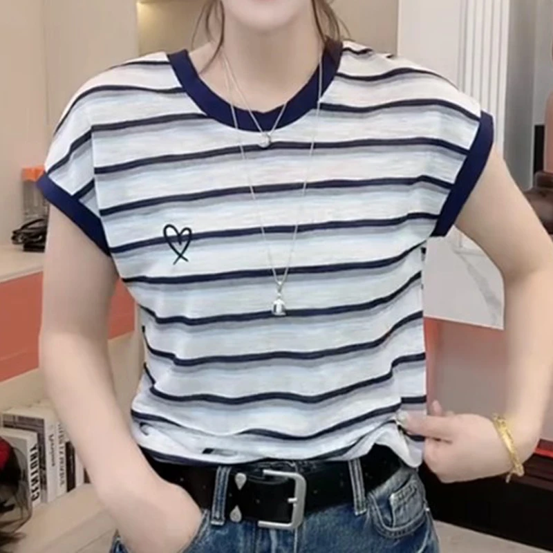 宽松显瘦休闲上衣夏季薄款胖MM大码女装韩系V领撞色条纹短袖T恤女