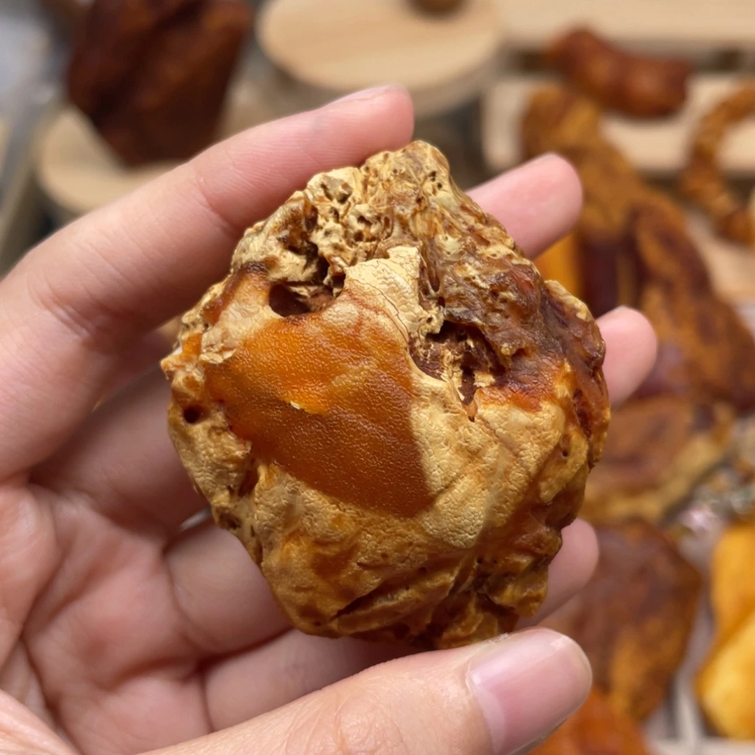 未镶嵌琥珀珠宝奇石