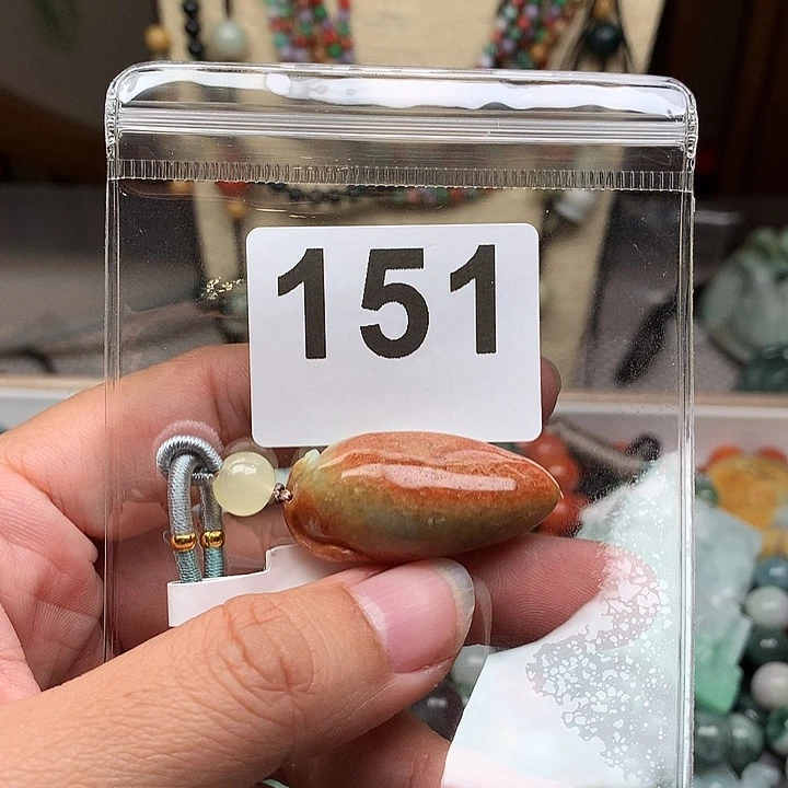 翡翠颈饰未镶嵌鱼**z翡翠