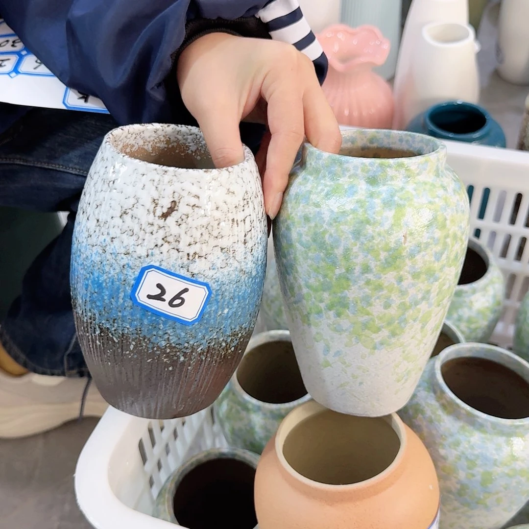 26号一对小花瓶高15厘米微瑕