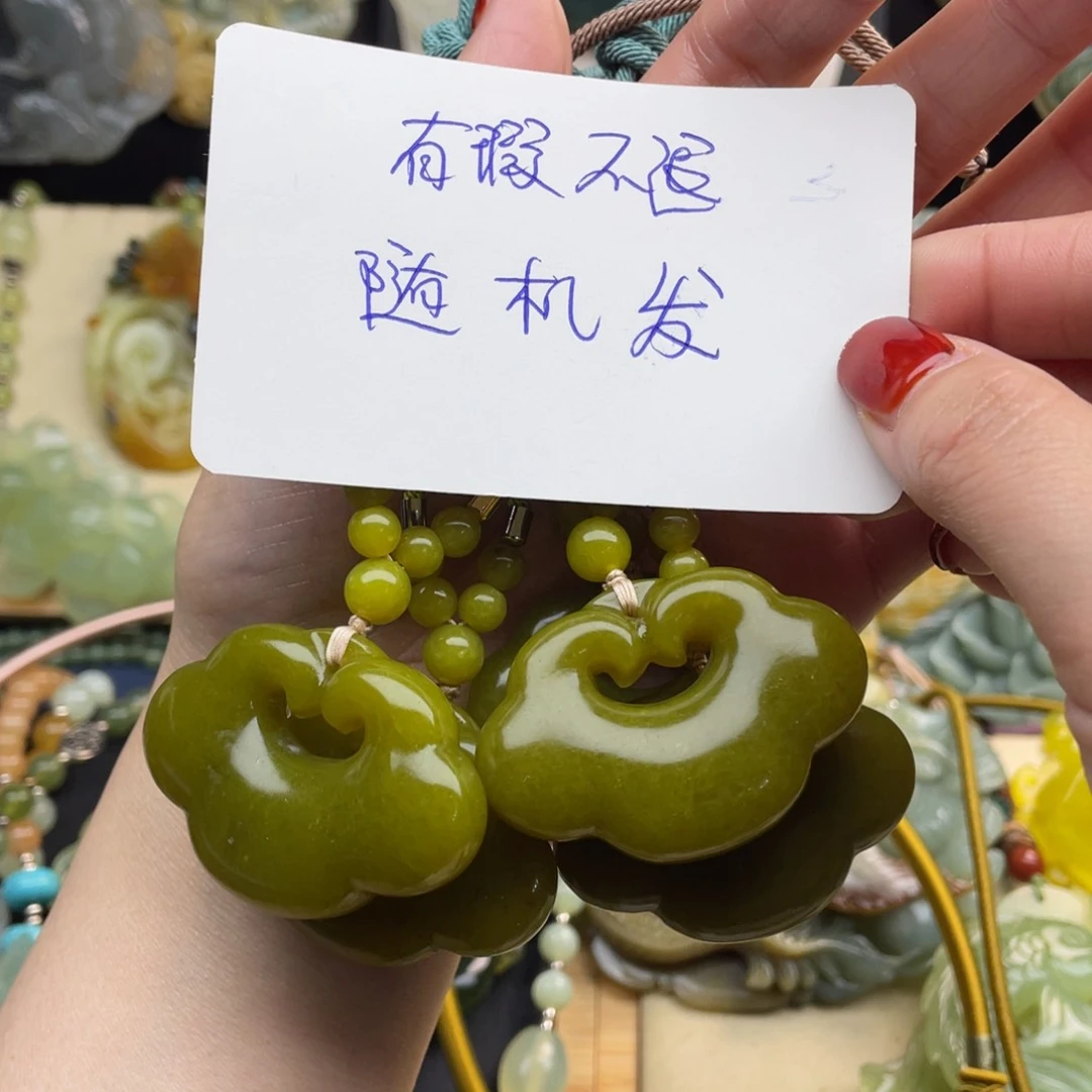 蛇纹石玉颈饰未镶嵌