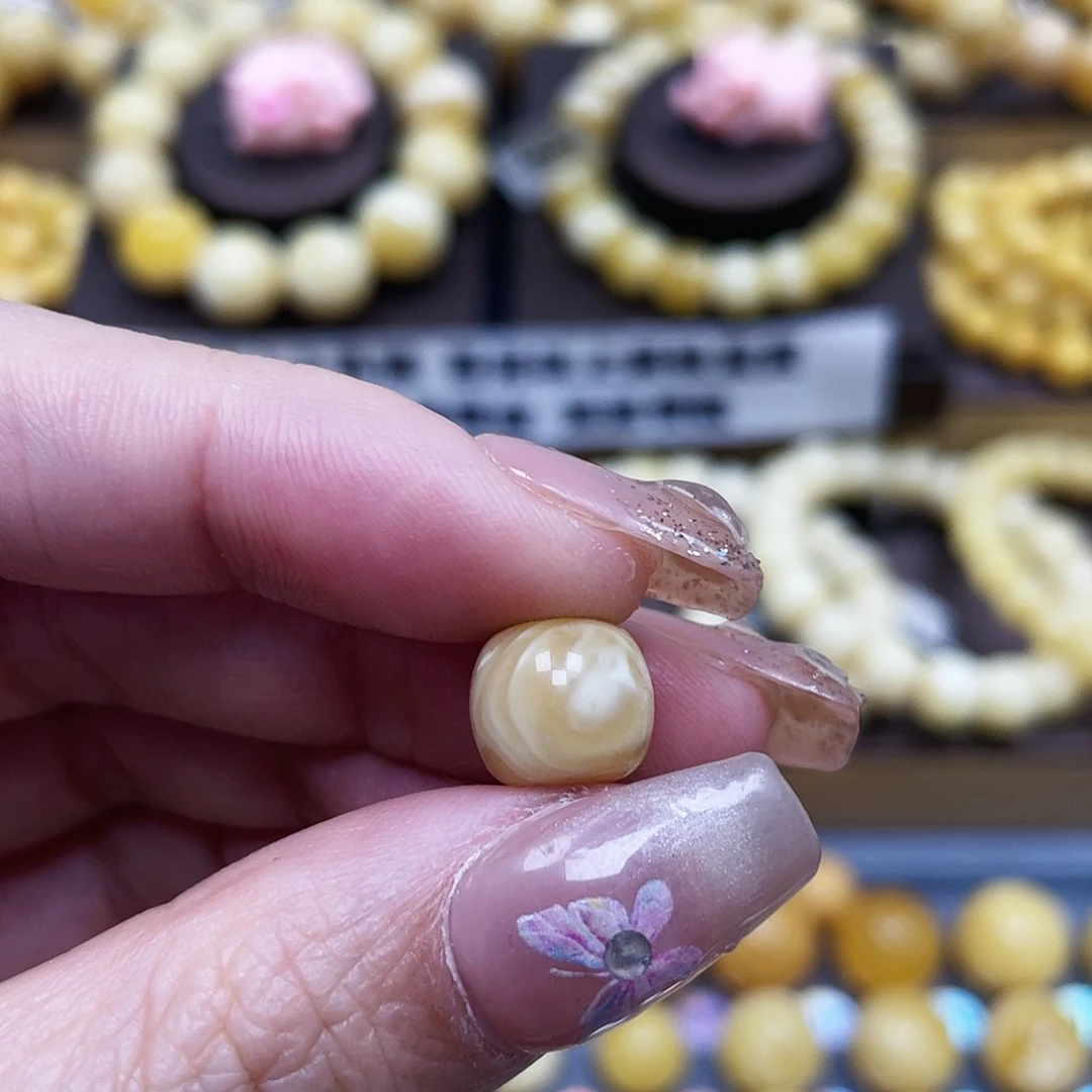 琥珀珠宝奇石未镶嵌10.3×9mm微瑕