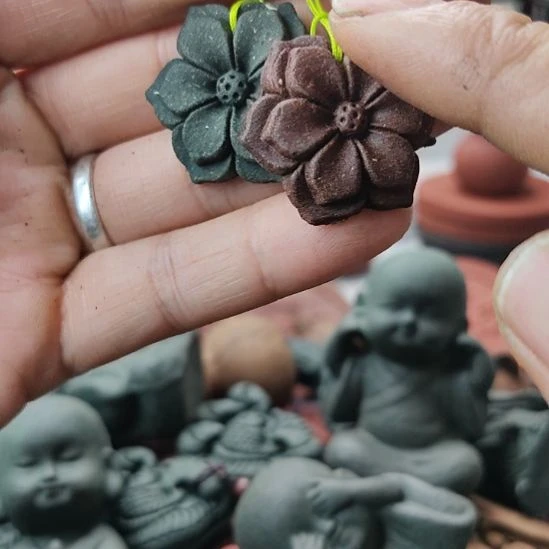 泥塑蓝药师加玫瑰香方六瓣花两个