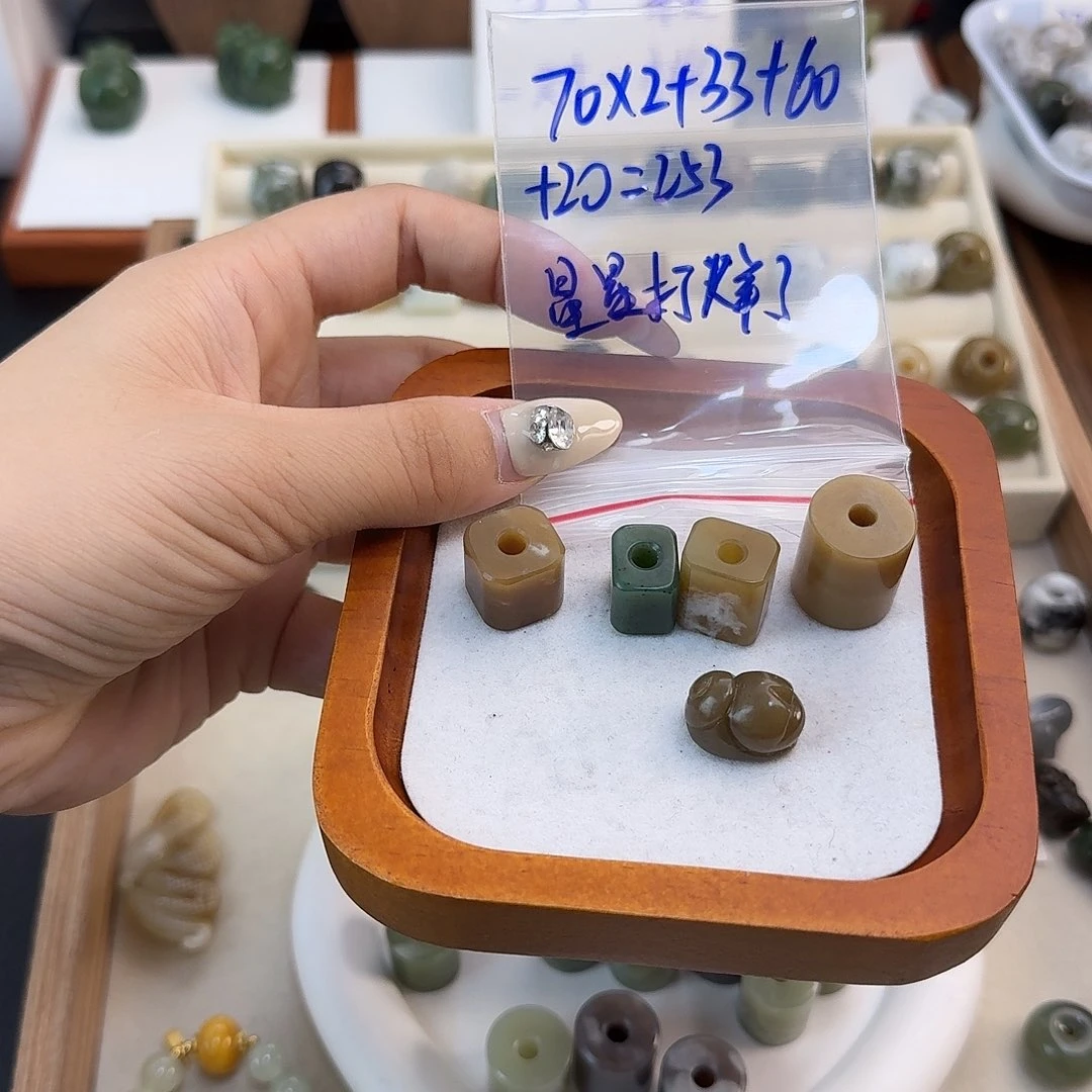 星***了颈饰未镶嵌和田玉