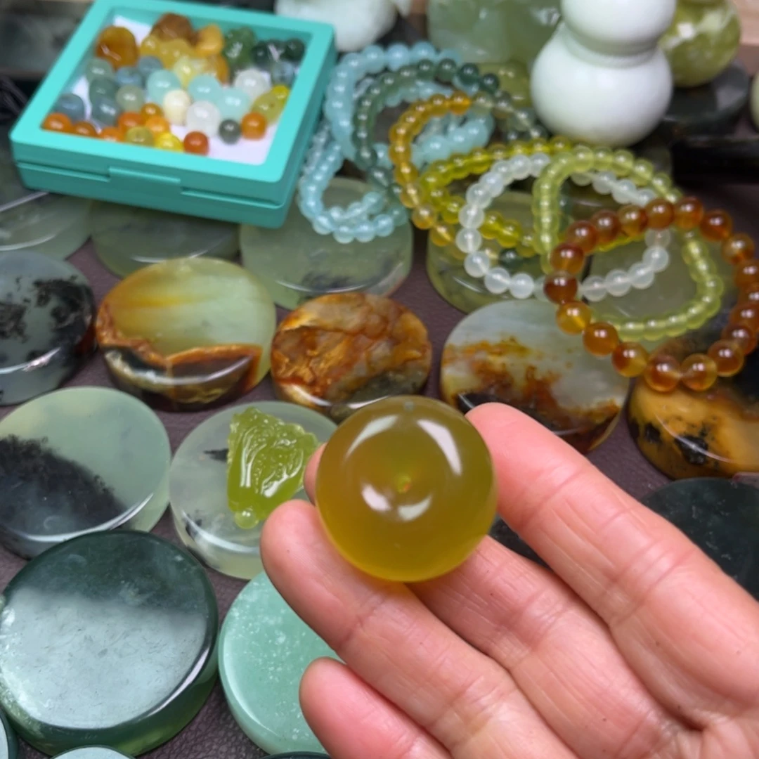 蛇纹石玉未镶嵌颈饰