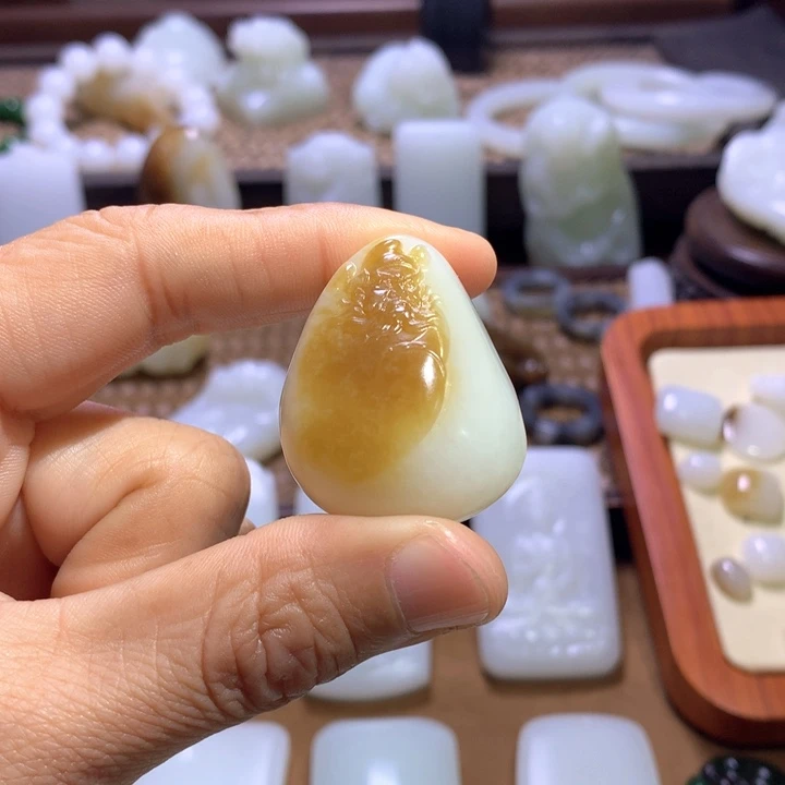 和田玉颈饰未镶嵌