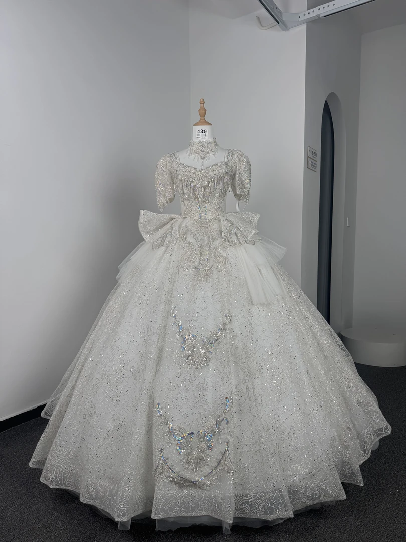 9056短袖方领大裙摆气质公主婚礼蓬蓬纱洋气主纱