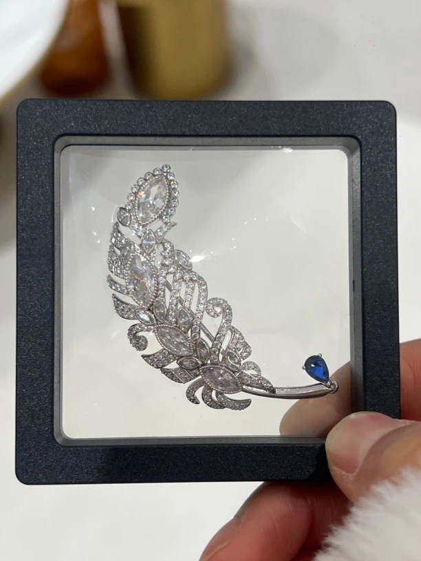 新款羽毛胸针百搭质感