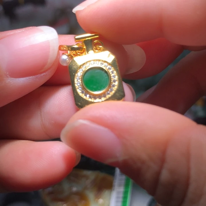 翡翠颈饰未镶嵌保真天然A货翡翠