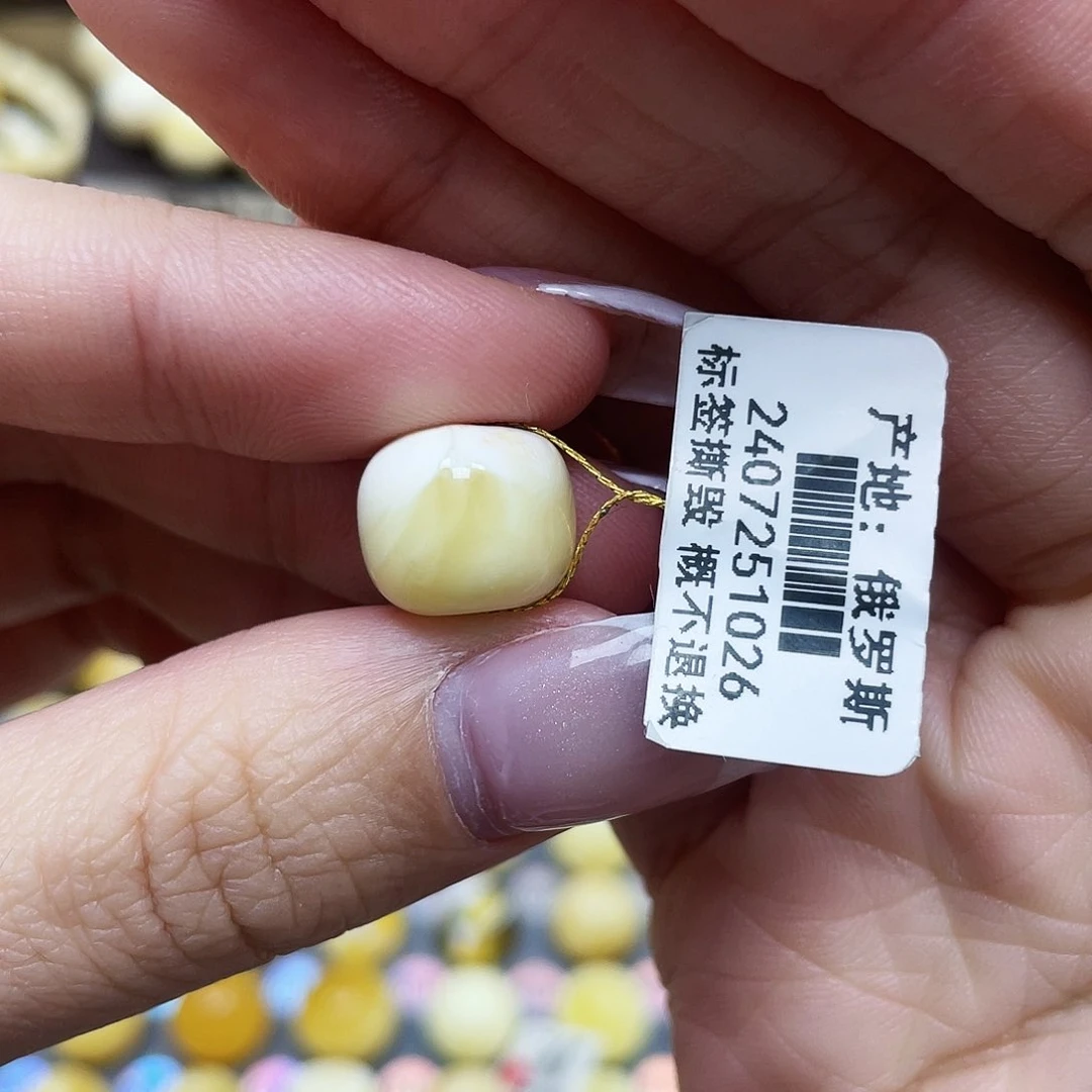 琥珀珠宝奇石未镶嵌杜*12.8*11.1mm微瑕