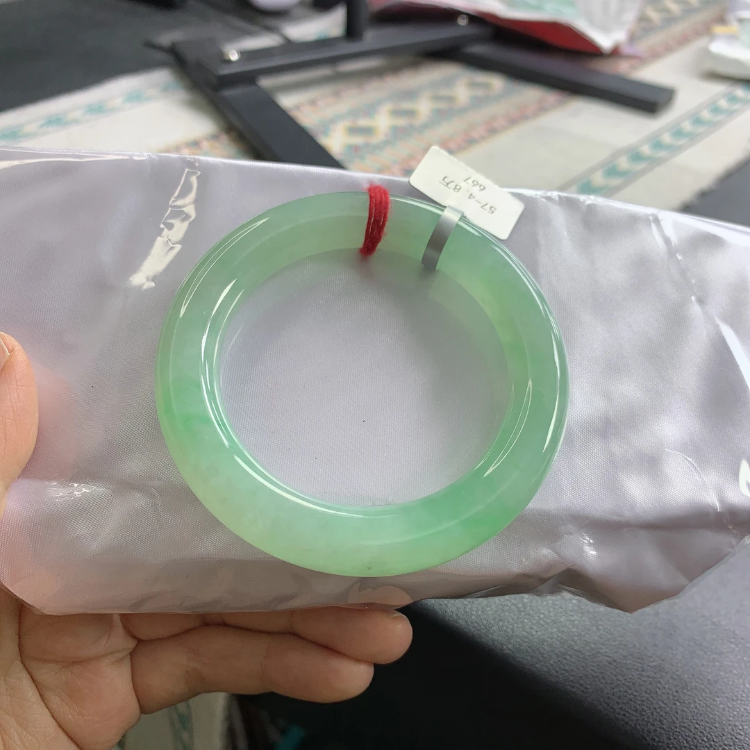 57圈天然缅甸A货翡翠糯冰种起胶起光甜果绿飘绿花圆条手镯
