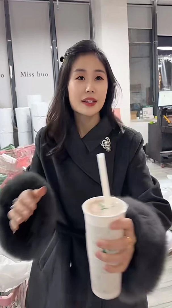 霍梦雪  珍珠扣羽绒大衣 A灰色 98111