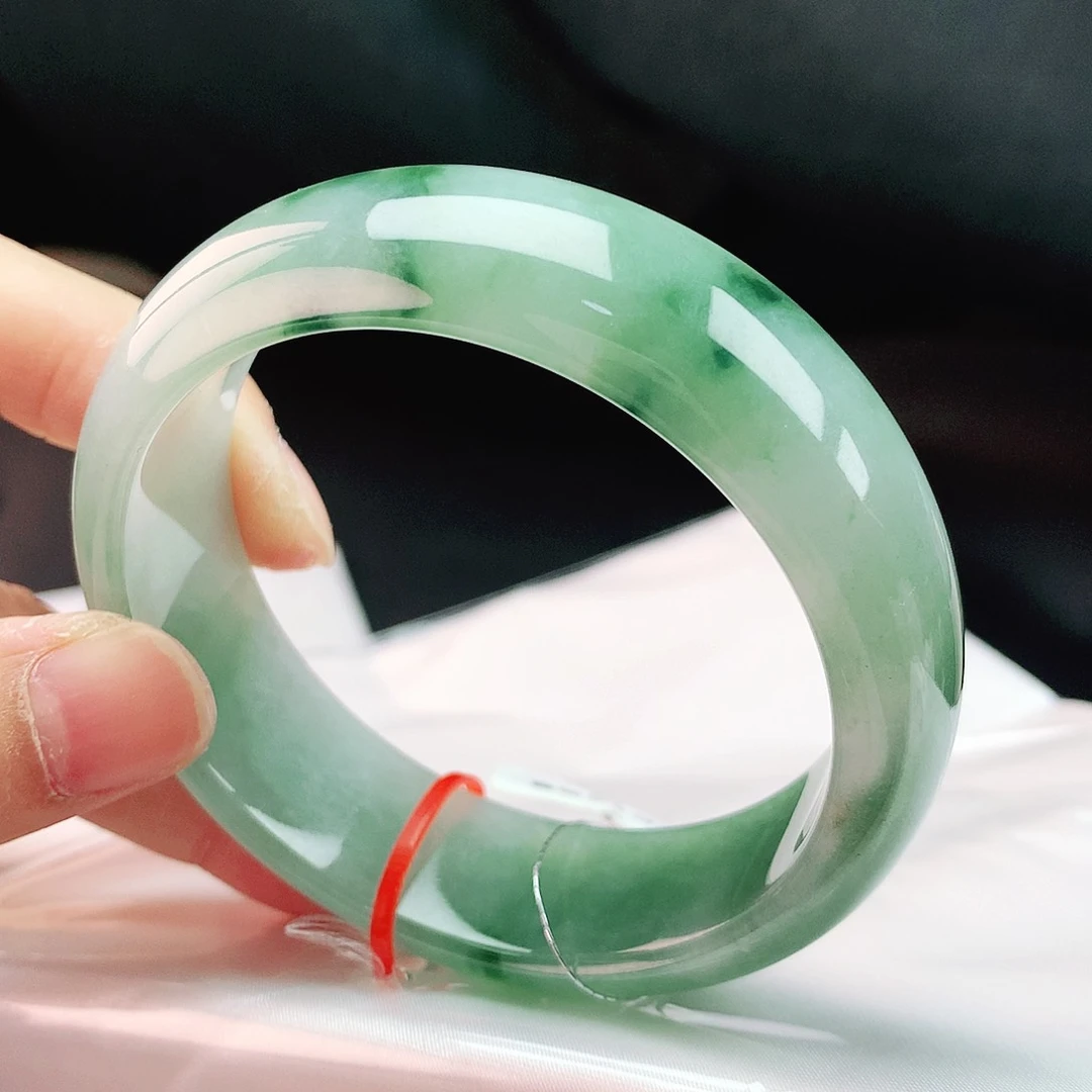 翡翠手镯未镶嵌58轮胎