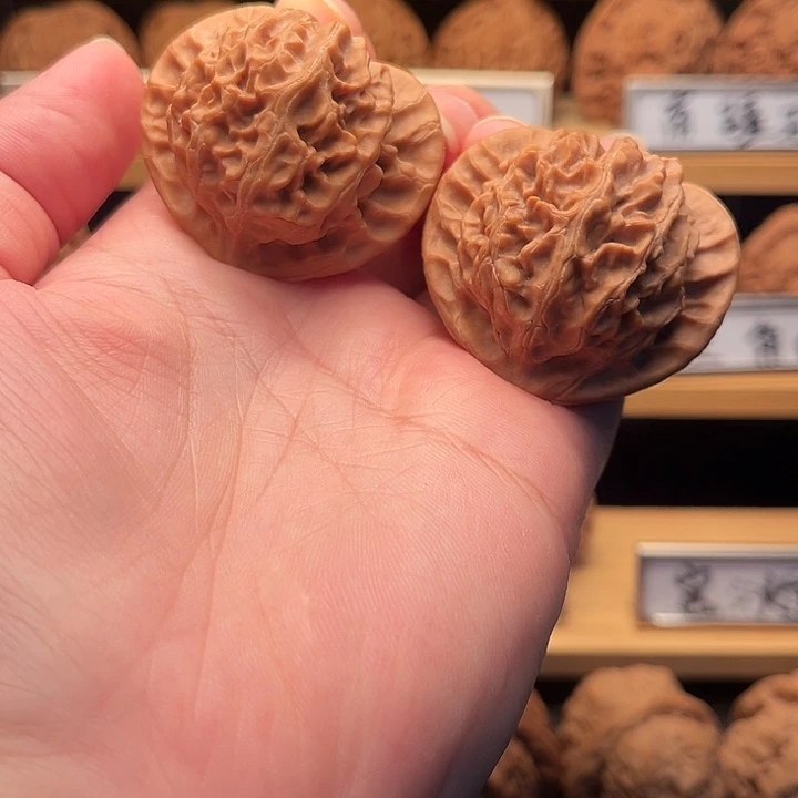 文玩核桃把件42桃心宫灯