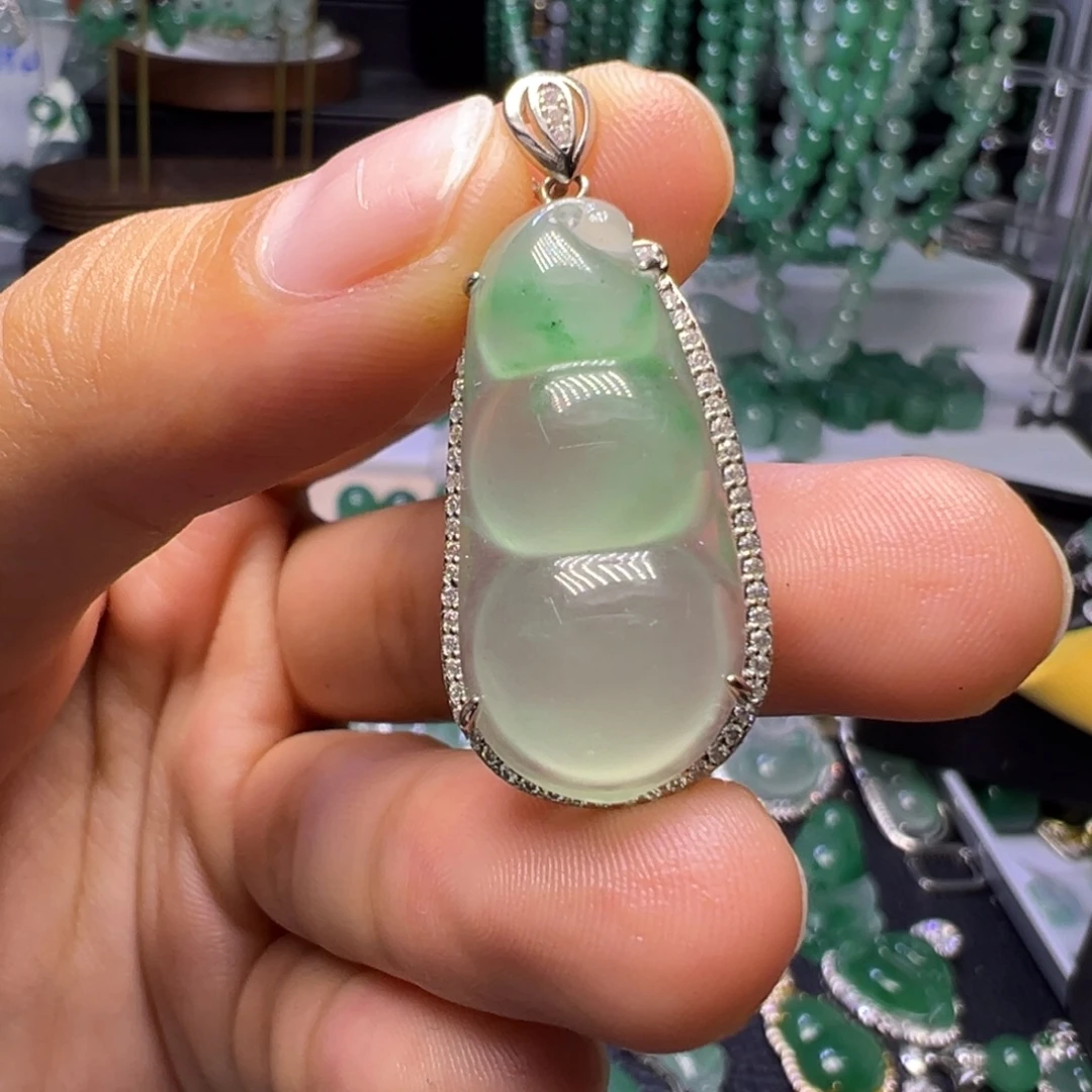 石英岩玉未镶嵌颈饰
