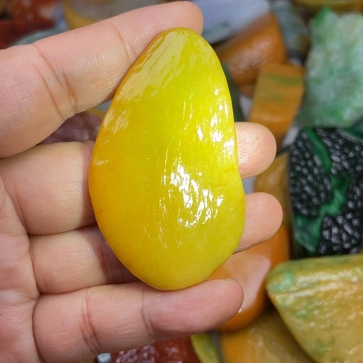 翡翠挂件未镶嵌菱*玉缅甸翡翠