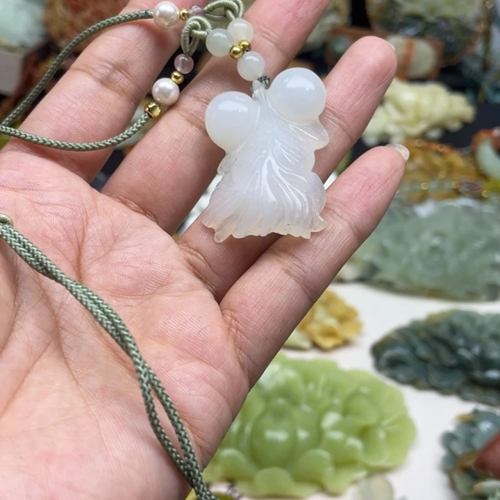 蛇纹石玉未镶嵌颈饰