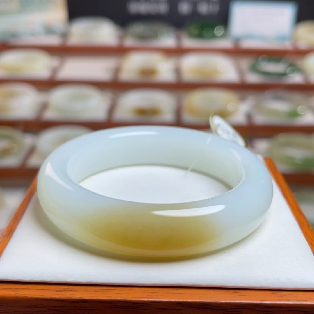 【闪购商品】未镶嵌手镯和田玉M*
