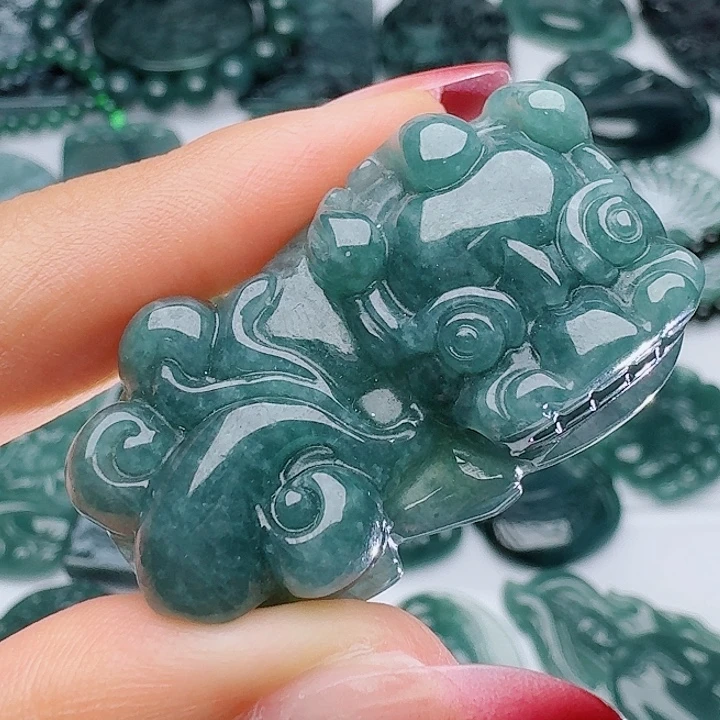 颈饰未镶嵌翡翠天然的A货翡翠多样性发其一