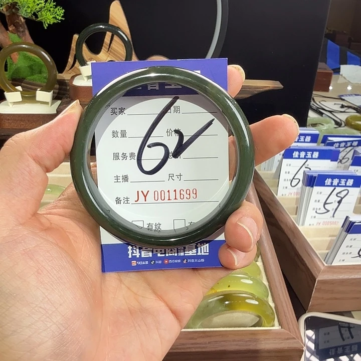 陆***姐蛇纹石玉未镶嵌手镯