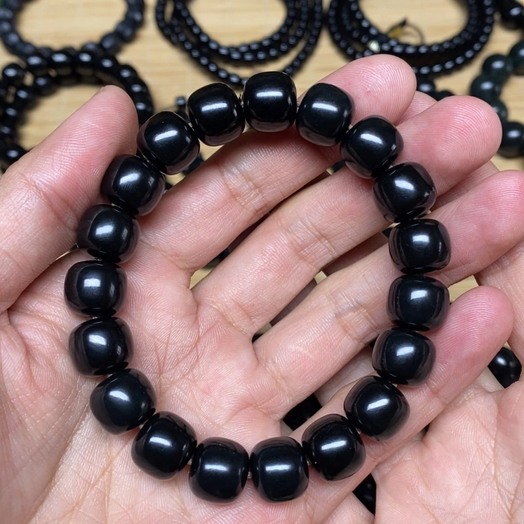 笑***云和田玉未镶嵌手链