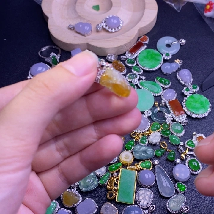 未镶嵌挂件翡翠111