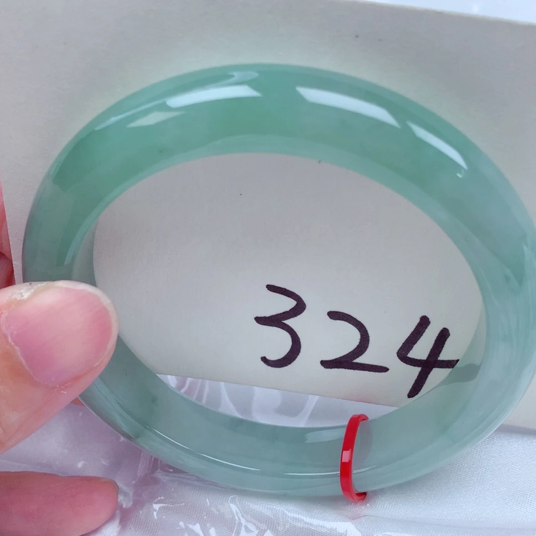 翡翠手镯未镶嵌翡翠