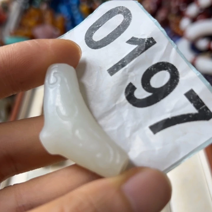 C***集和田玉（糖玉）未镶嵌颈饰