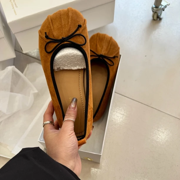 脏橘色马丽珍方口鞋