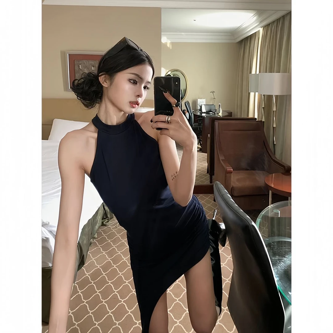 纯欲风性感辣妹挂脖不规则无袖背心连衣裙女设计感修身显瘦短裙子