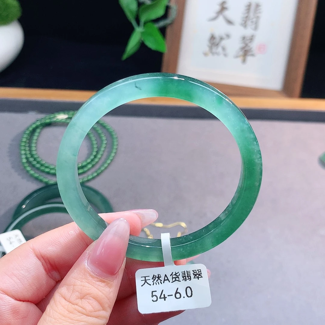 翡翠手镯（圆镯）未镶嵌