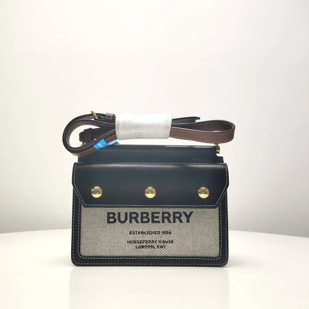 95新 BURBERRY/博柏利 唐唐专属  巴宝莉黑色斜挎包THCI2296