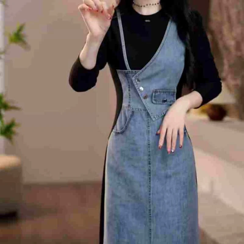 2025春季新款高端时髦不规则拼接牛仔背带黑色打底衫假两件连衣裙