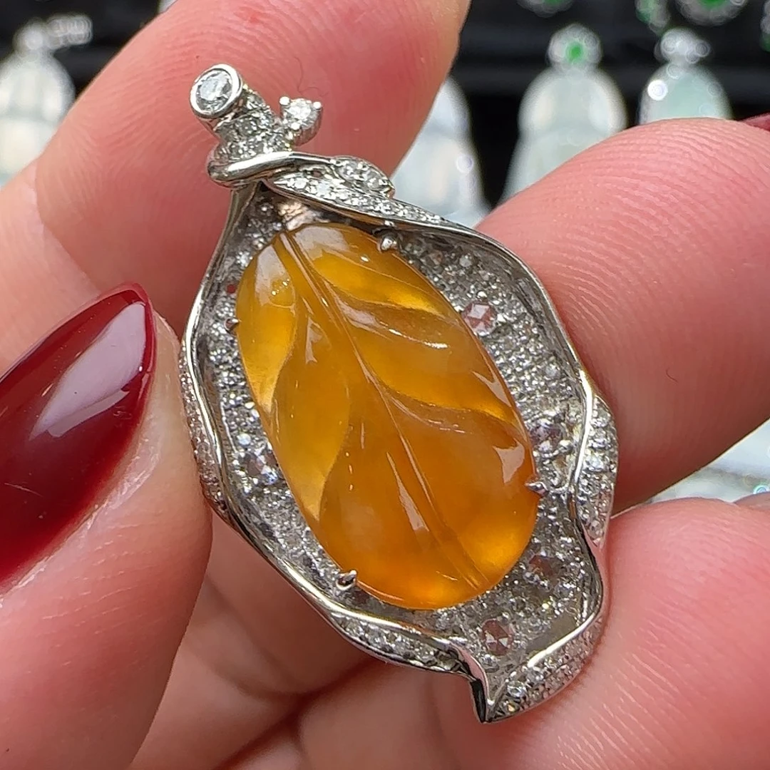 颈饰18K金镶嵌翡翠天然翡翠