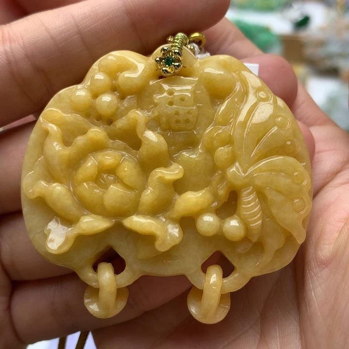 翡翠颈饰未镶嵌翡翠
