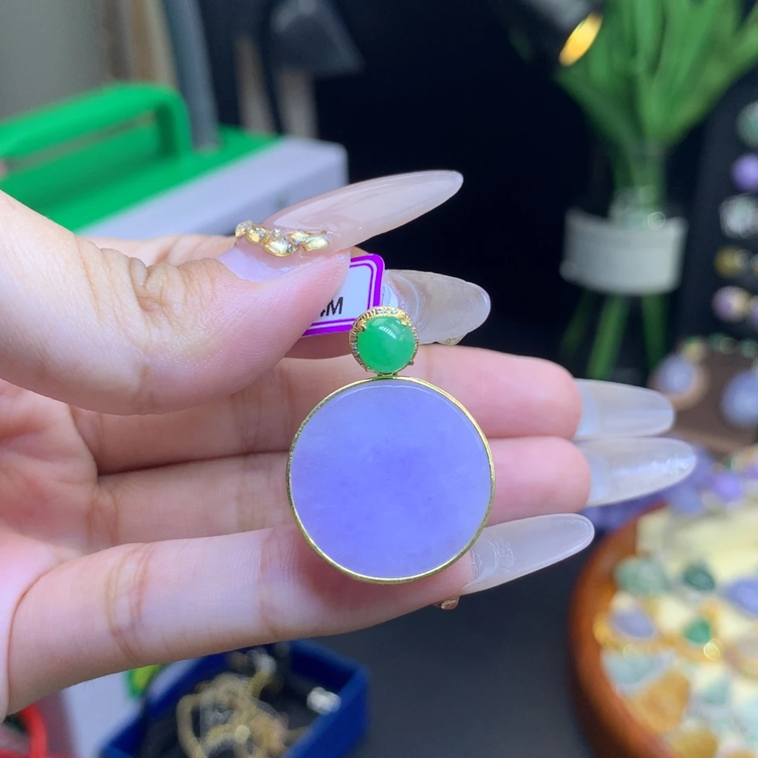 翡翠18K金镶嵌颈饰