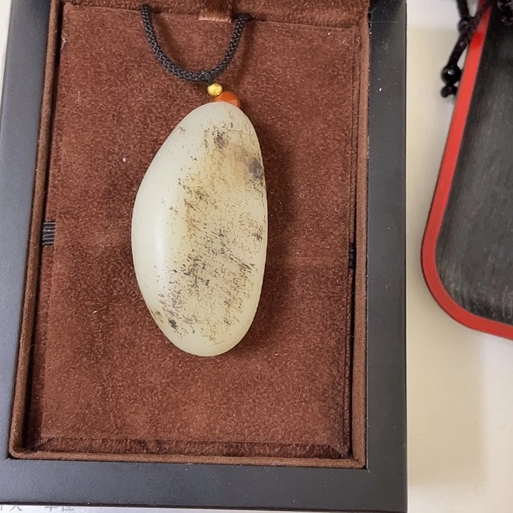 和田玉未镶嵌珠宝奇石