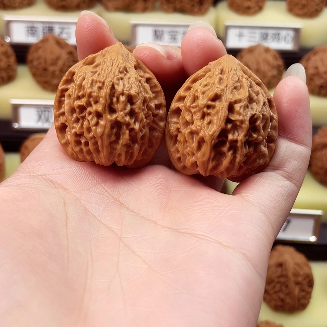 文玩核桃把件大***风金牛34尺8107