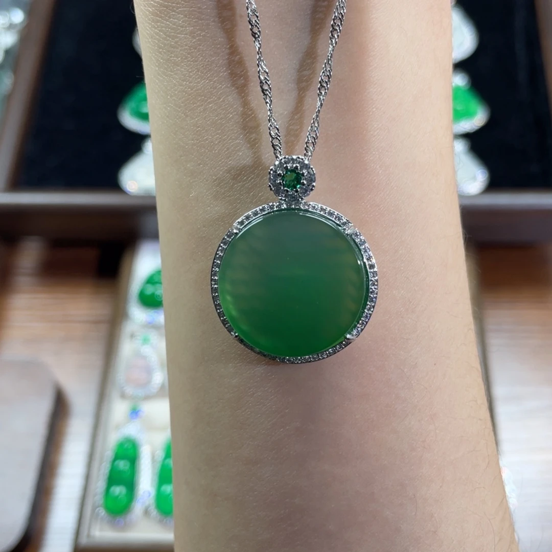 崔***王玛瑙/玉髓合金颈饰