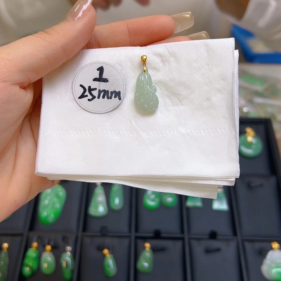 翡翠颈饰18K金镶嵌翡翠