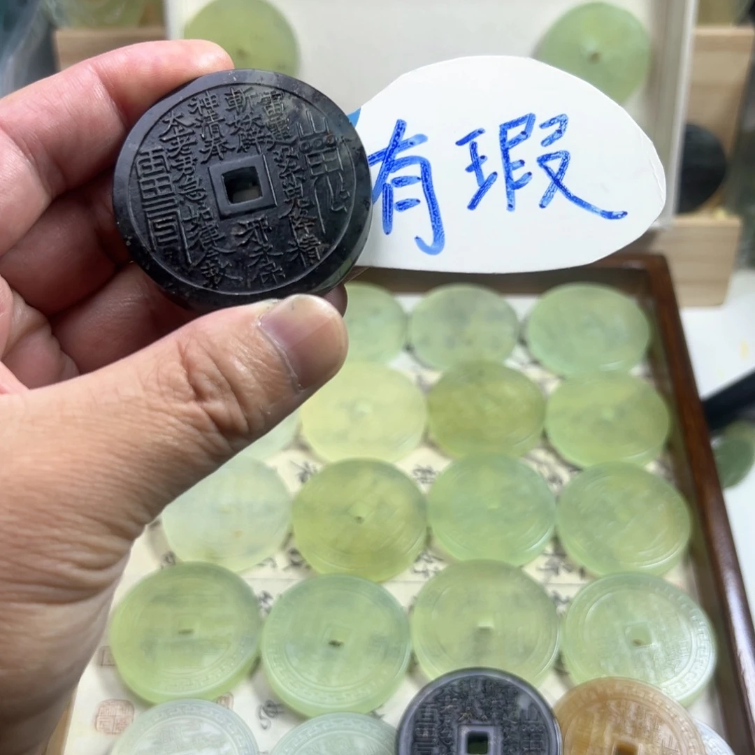 小***！未镶嵌岫玉颈饰挂坠