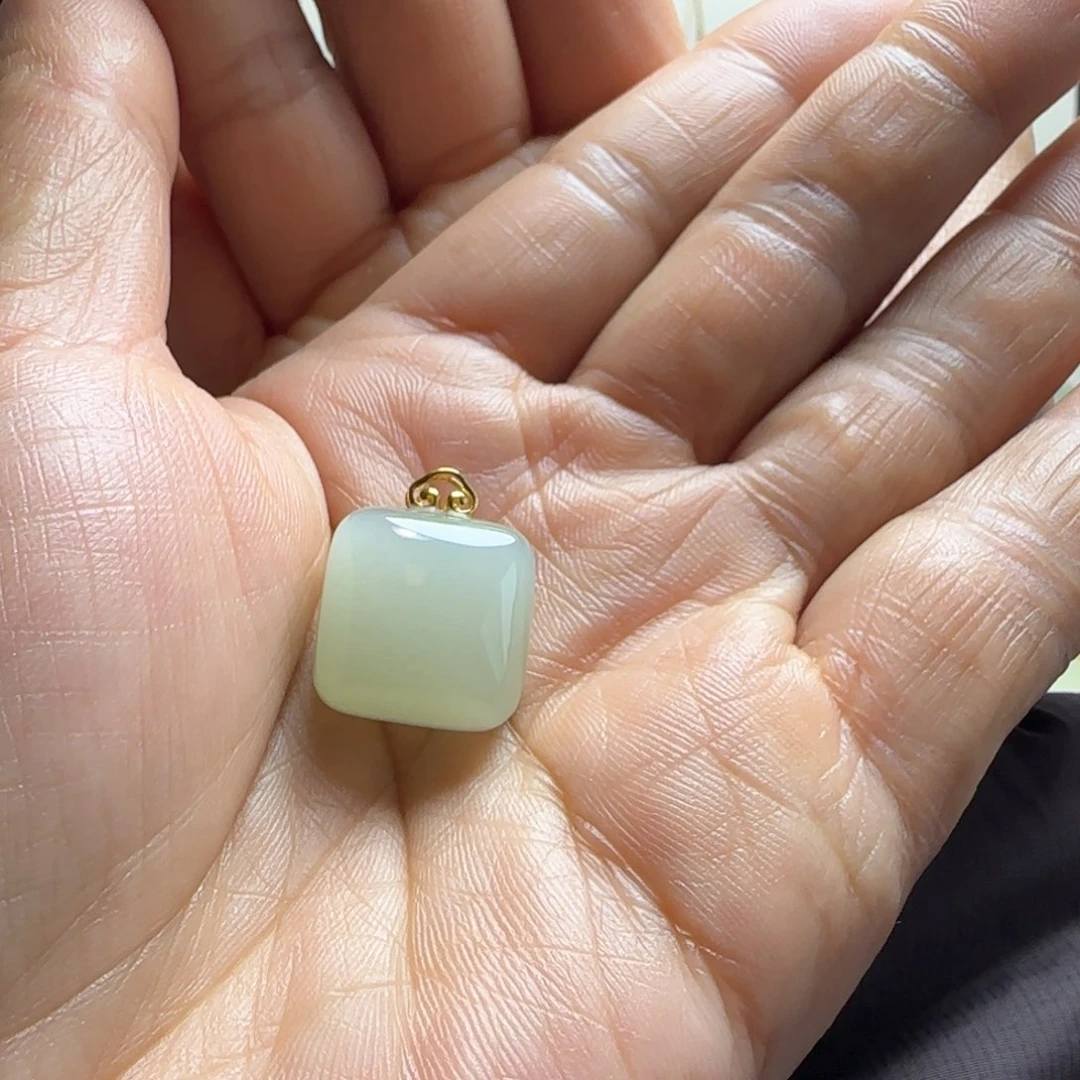 和田玉吊坠(赠链)18K金镶嵌