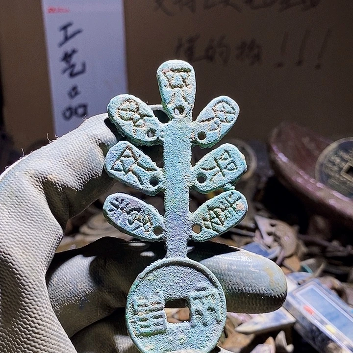 溥***媒工艺品手机挂件 307