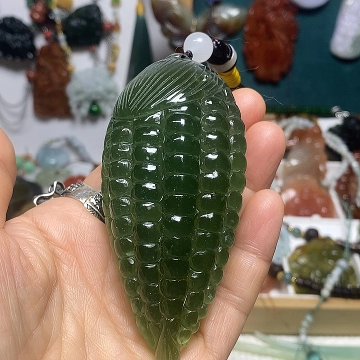 陈***莲翡翠未镶嵌吊坠(赠链)