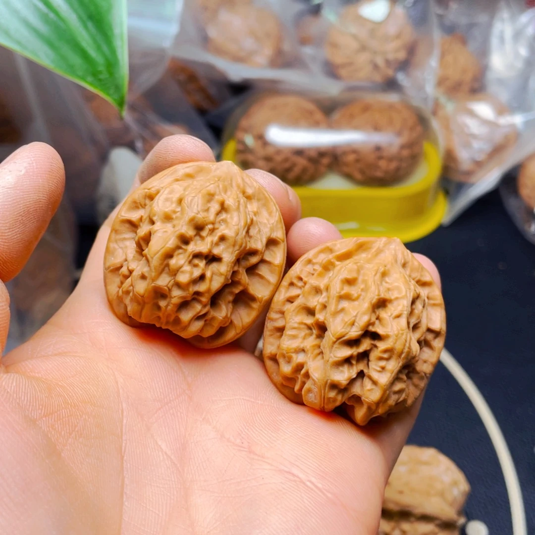 文玩核桃把件磐石一对