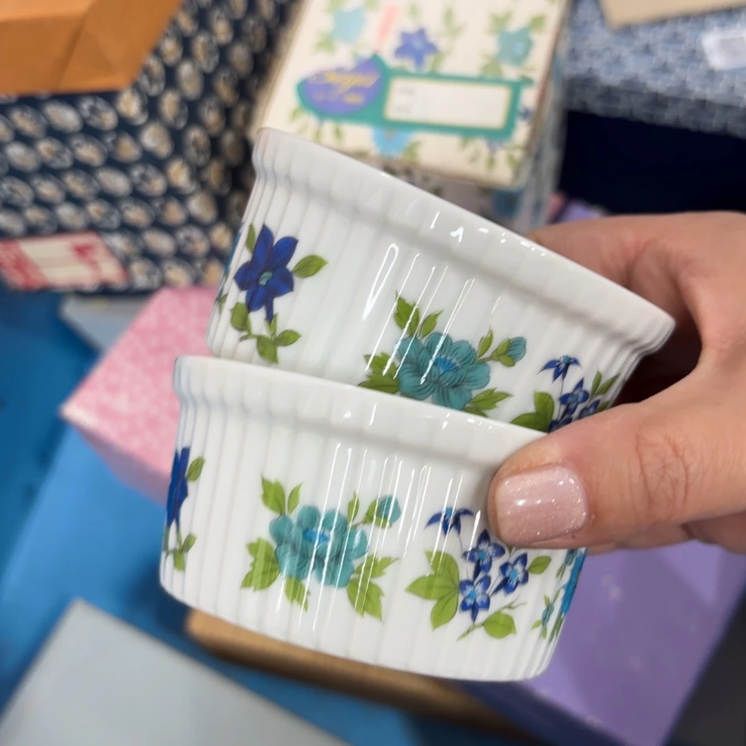 瓷片花卉圆钵一对