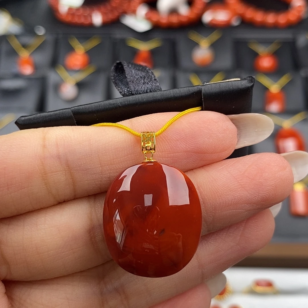 18K金镶嵌四川凉山瓦西吊坠南红玛瑙