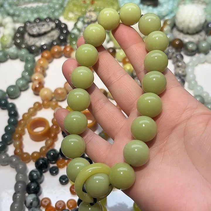 蛇纹石玉未镶嵌手持