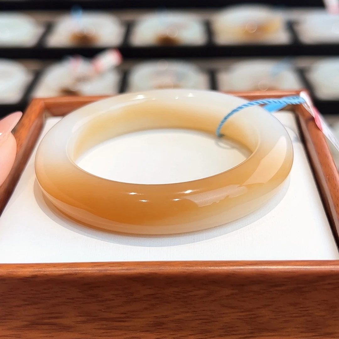 和田玉（糖玉）未镶嵌手镯