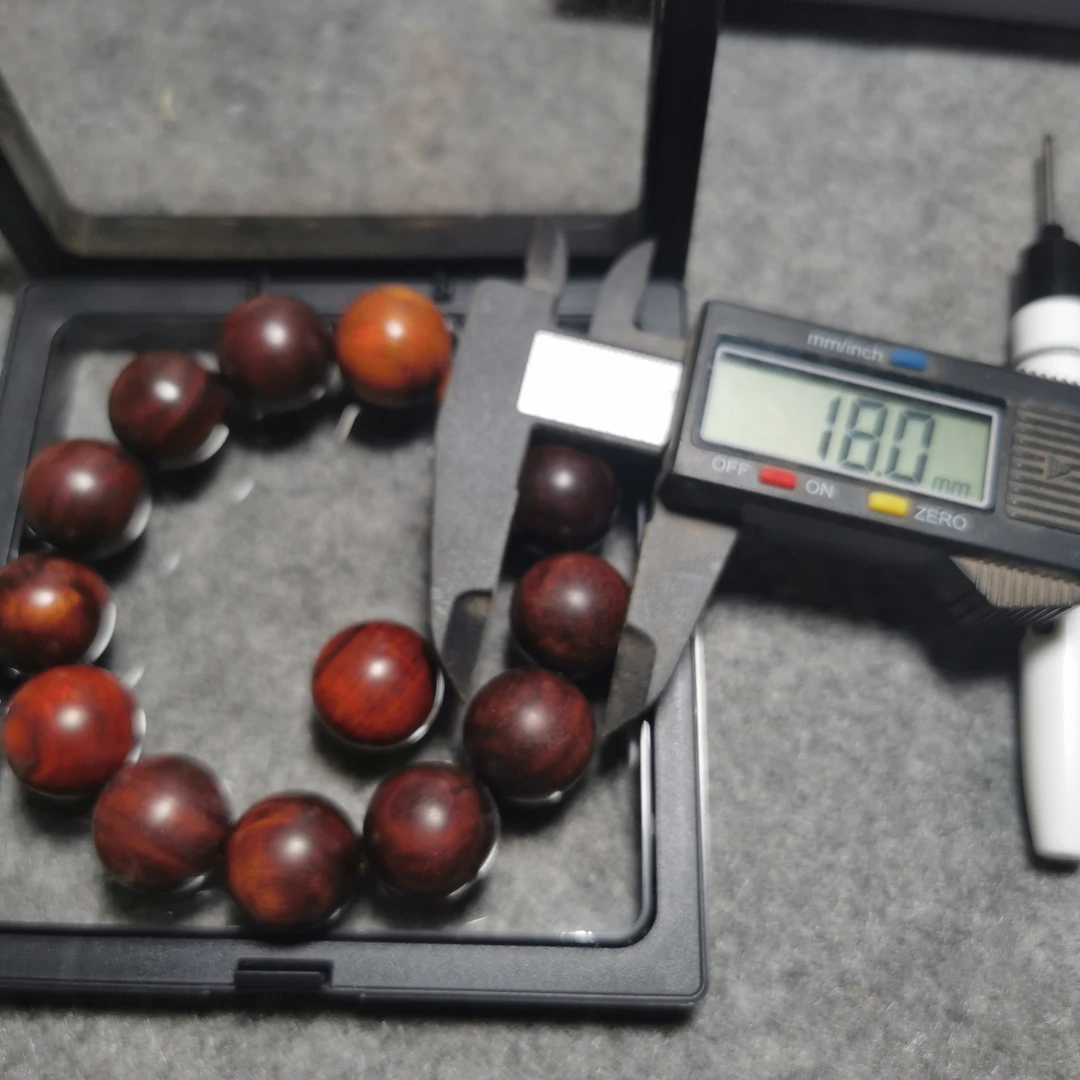11,小叶紫檀卡18尺寸13颗加1。纯手工制作无科技一物一拍。